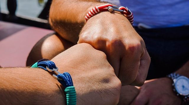 Twee handen samen. Kinderalimentatie na je 18