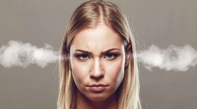 moeder boos. het begin van oudersverstoting