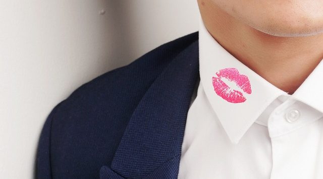 lippenstift op kraag. Wat doet vreemdgaan met je relatie
