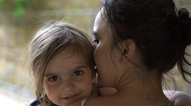 moeder met kind symbool voor relatiecoaching jonge ouders