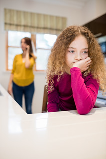 co-oudercshap narcist. Meisje met moeder.