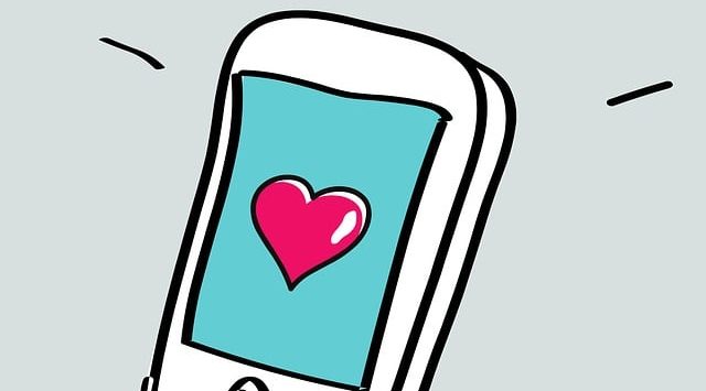 telefoon met hartjes emoji symbool voor ontdekken van vreemdgaan