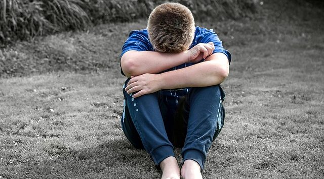 eenzame verdrietige puber., eenzaamheid na scheiding