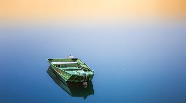 rustig bootje in water symbool voor rust na scheiding