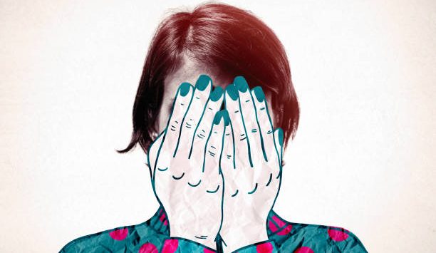 tekening vrouw twee handen voor gezicht symbool voor schaamte en schuldgevoel scheiding