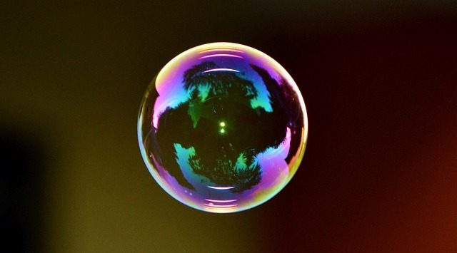 Zeepbel symbool voor Elsje en Gilbert B&B vol Liefde leugens