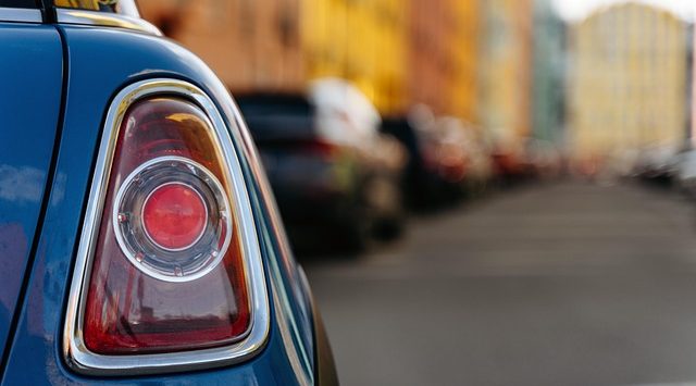 Achterlicht Mini. Symbool voor private lease auto heeft invloed op hypotheek