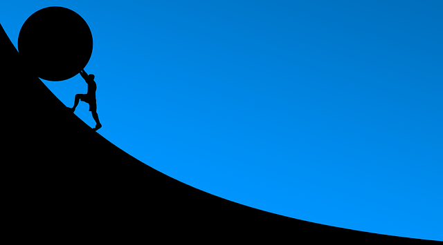 man duwt grote rots naar boven. Symbool voor sterk na de scheiding