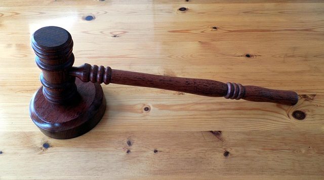 rechtershamer symbool voor uitspraken over scheiden